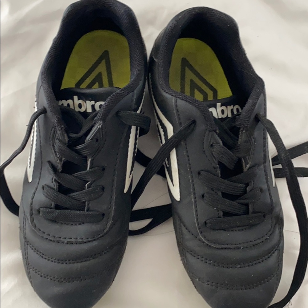 Soccer shoes